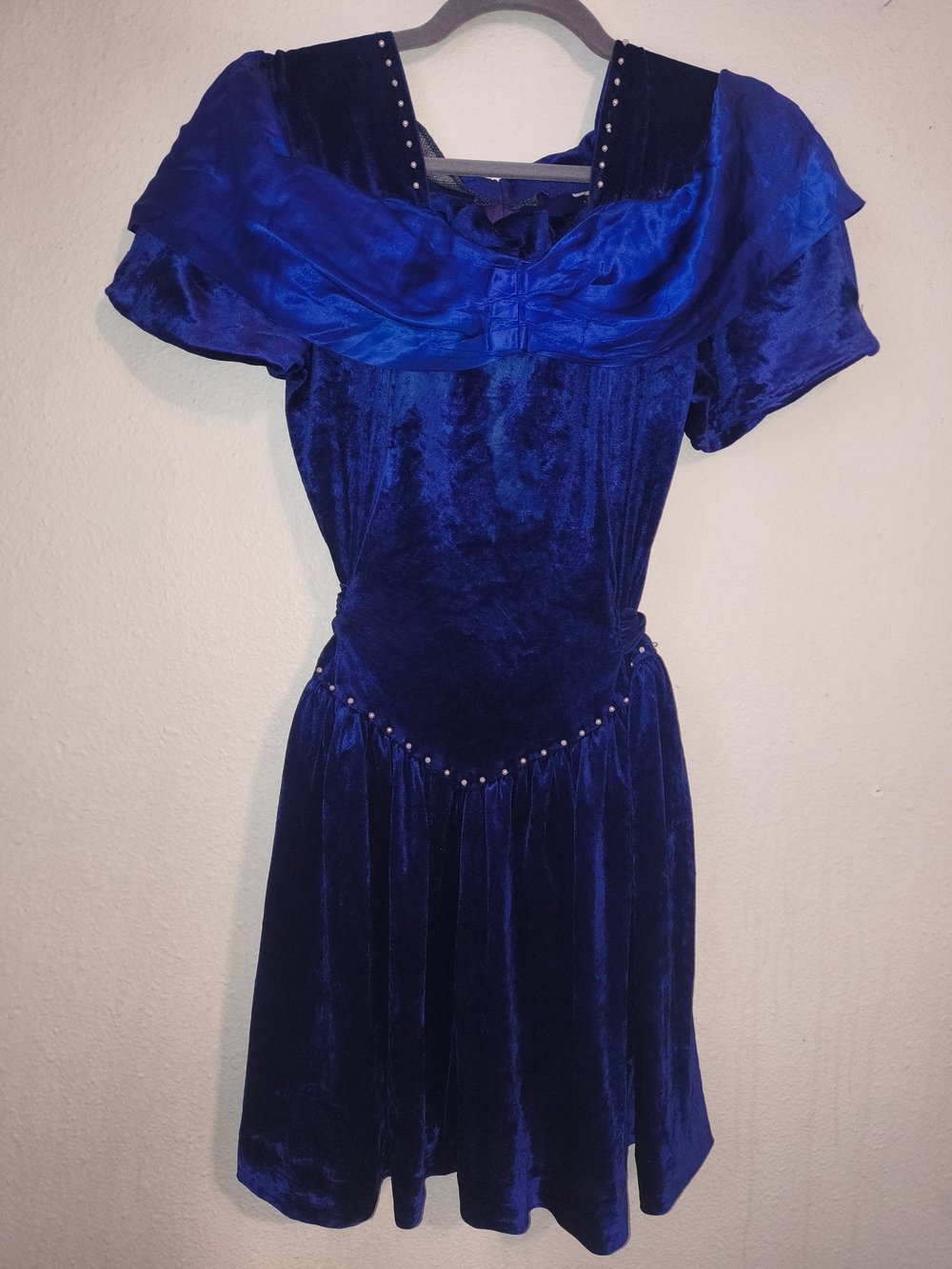 Vintage 80s Royal Blue Velvet Off Shoulder Party Dress Pearl Fit & Flare Size M - Picture 2 of 8